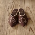 リサイクルペットボトルから作った靴 LOVE & PEACE