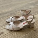 ベージュラメ、スムースコンビ 小さいサイズのサンダル 21cm シンデレラサイズ