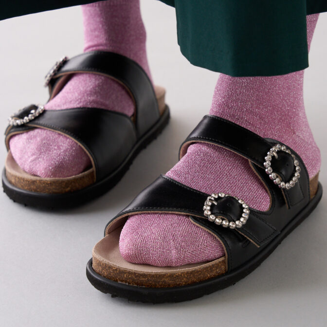 フットベットサンダル ビジューバックル #黒 | SHOESbakery