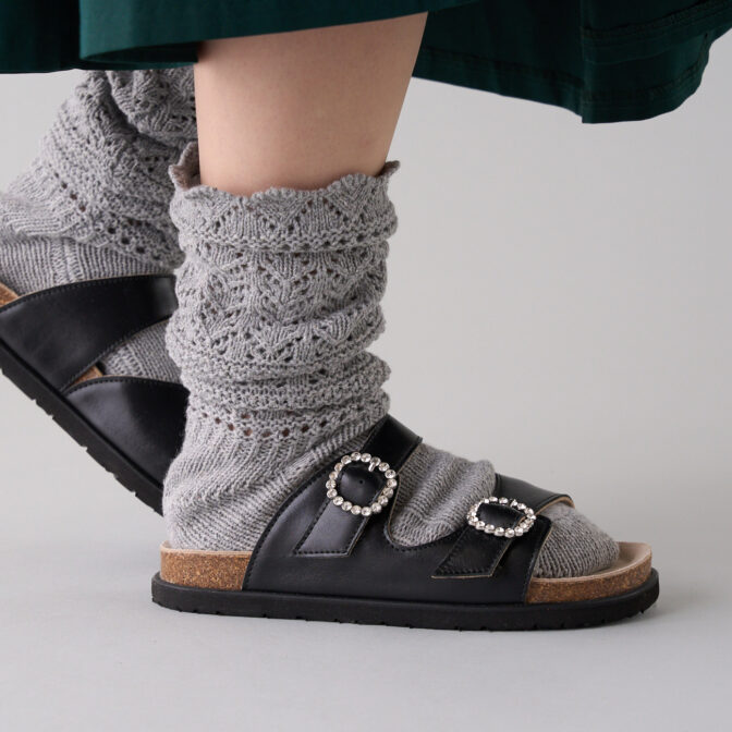 フットベットサンダル ビジューバックル #黒 | SHOESbakery